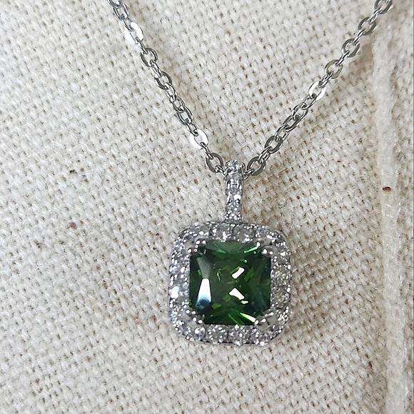 NWT Ryze Shamrock Green & White Cubic Zirconia .925 Sterling Silver 18" Necklace - Picture 4 of 10